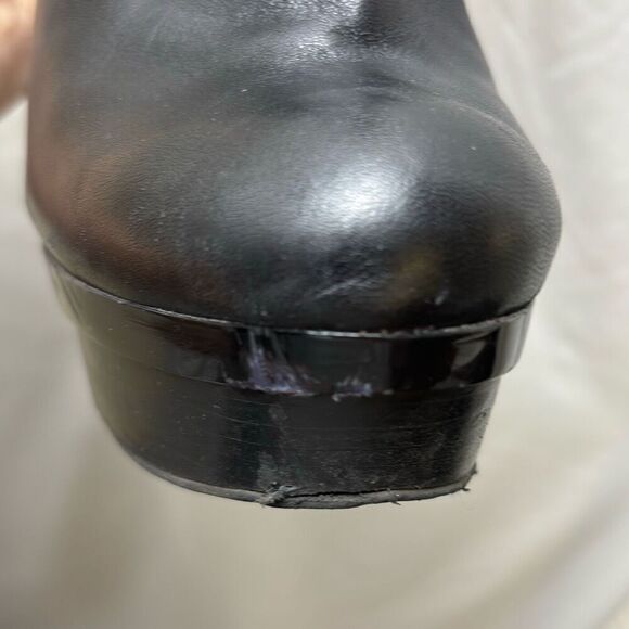 Michael Kors MK Aria gold studded black leather boot 9.5 in box - Picture 11 of 12